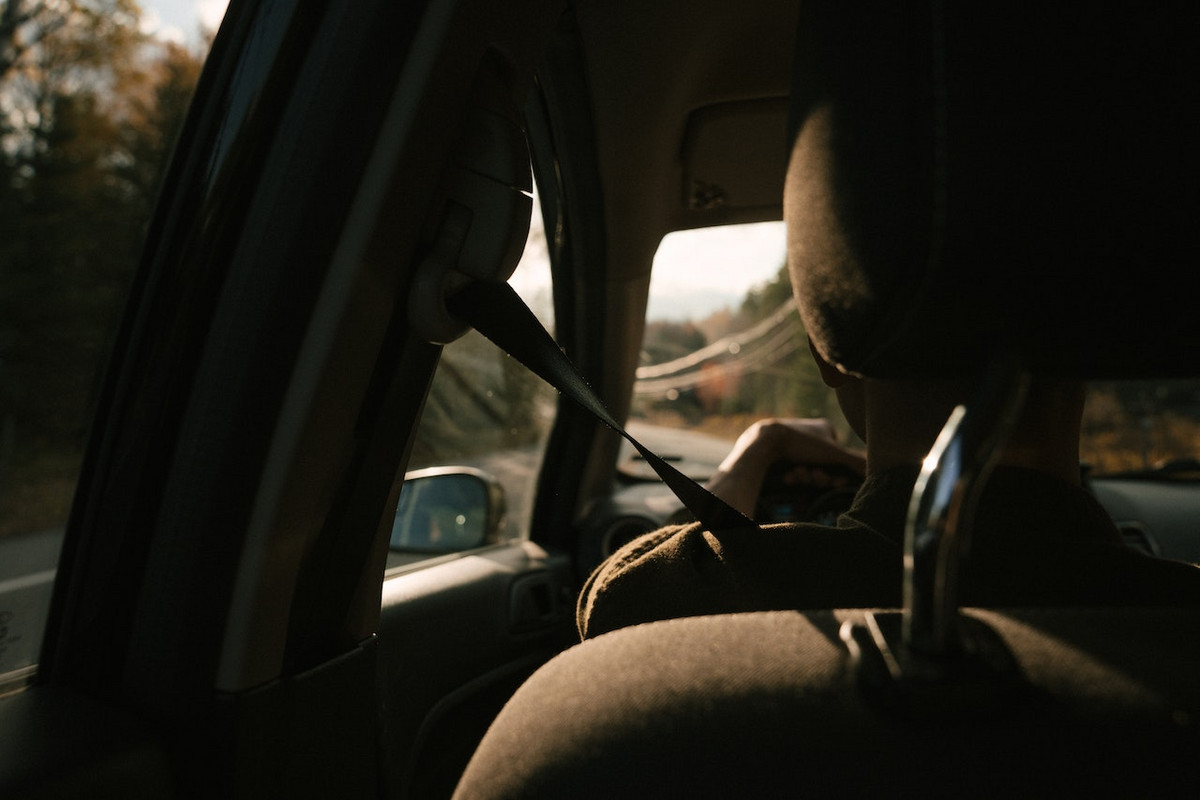 Tyrimo rezultatai: kas antras žmogus ne visada automobilyje užsisega saugos diržą