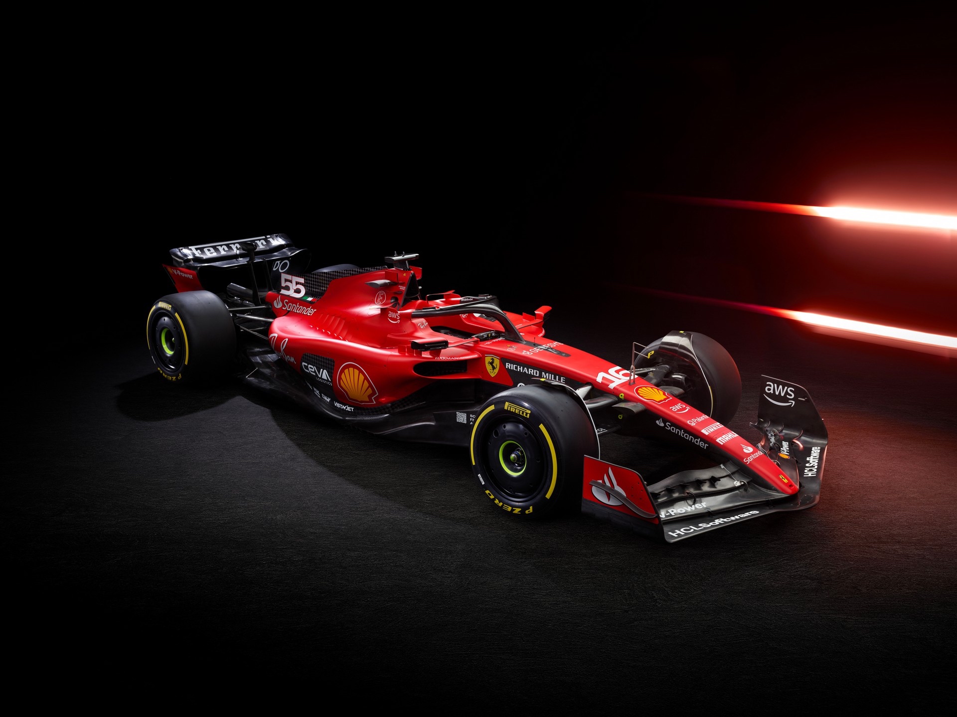 Naują bolidą pristatė „Ferrari“