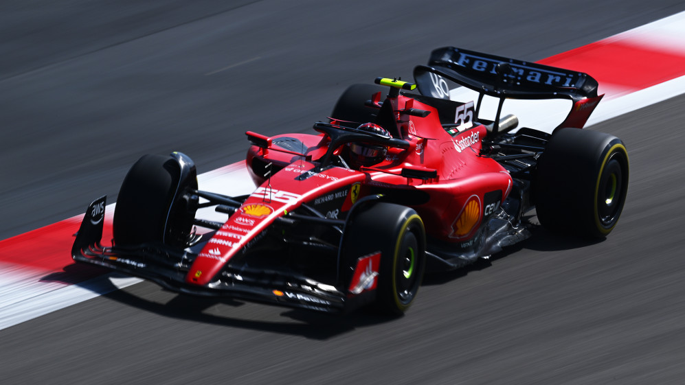 „Ferrari“ kol kas atsisako naujo galinio sparno