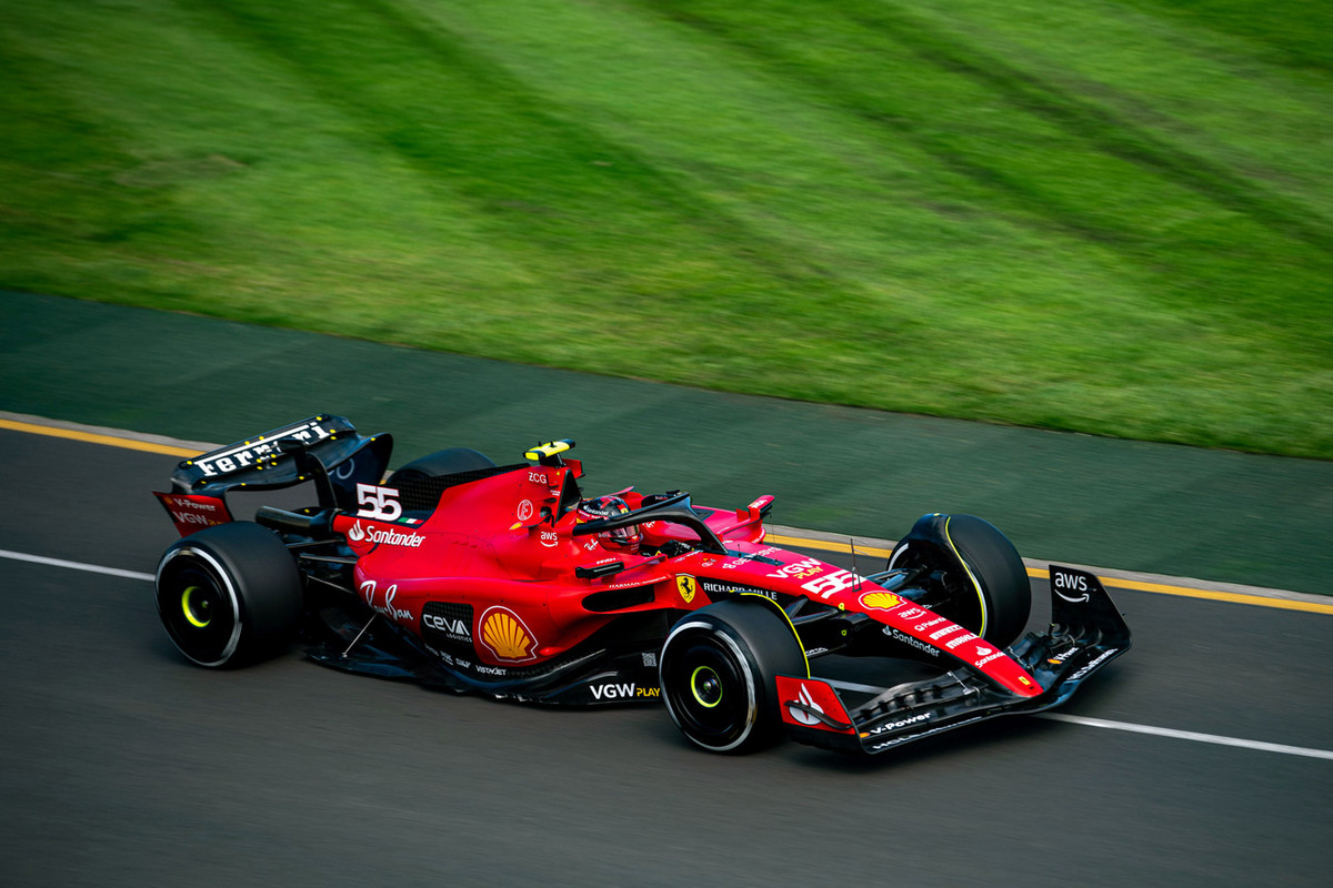 FIA atmetė skundą dėl C. Sainzo baudos