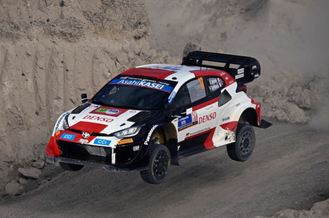 Kroatijos ralio pradžioje – padangą pradūręs S. Ogier ir lyderis T. Neuville