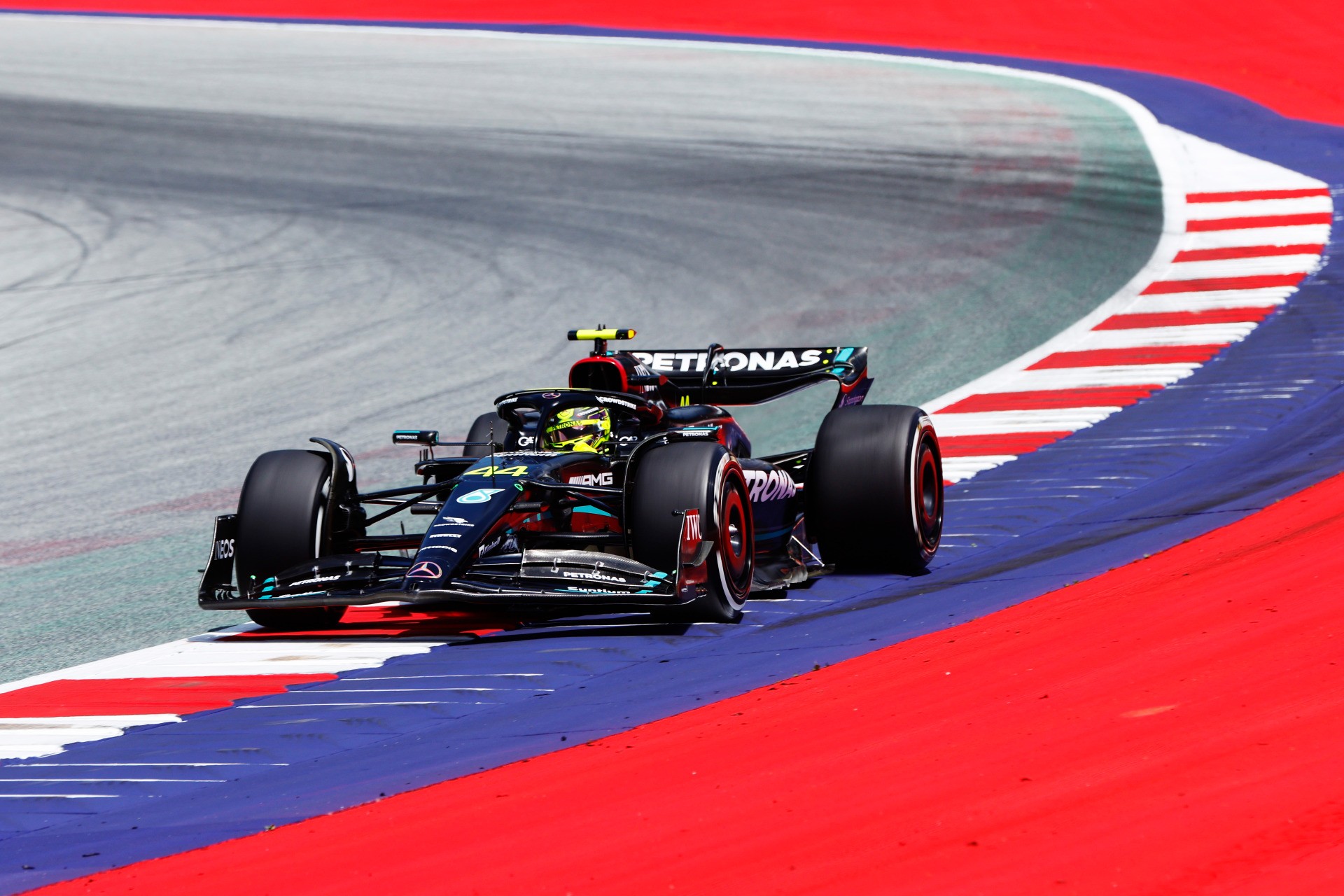 L. Hamiltonas: „McLaren“ bolidas labai panašus į „Red Bull“
