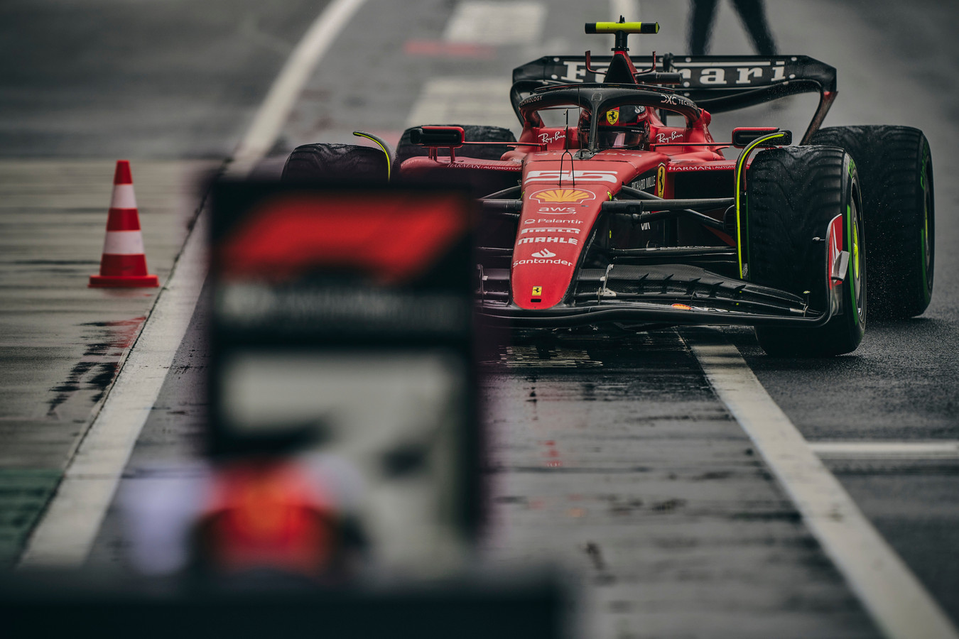 „Ferrari“ pradėjo darbus su 2024 metų bolidu