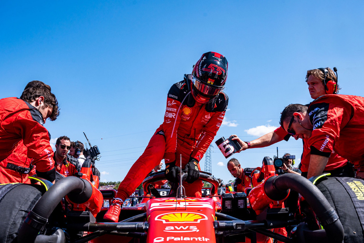 „Ferrari“ turėjo rimtų problemų