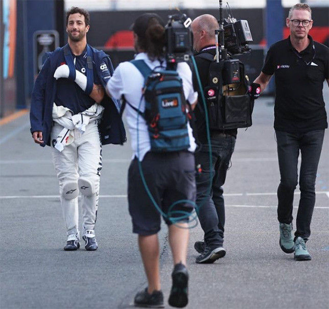 D. Ricciardo sugrįžo su sugipsuota ranka