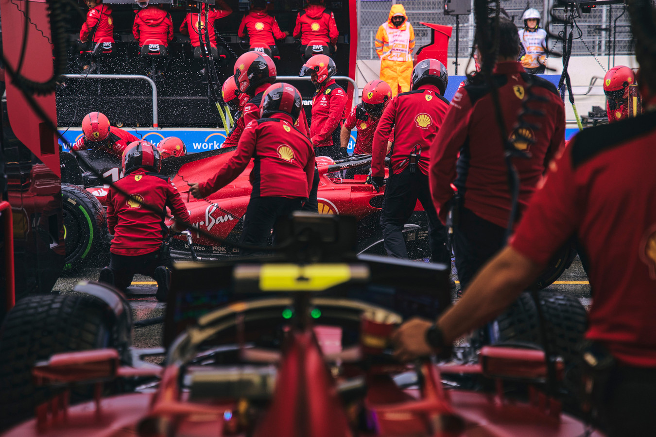 „Ferrari“ pasitelks komandinį darbą