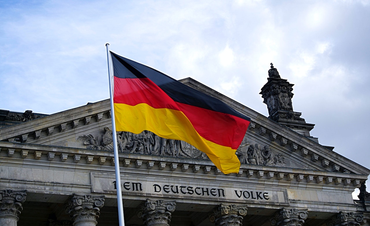 Vokietija planuoja taikyti mokesčių lengvatas sintetiniais degalais varomiems automobiliams