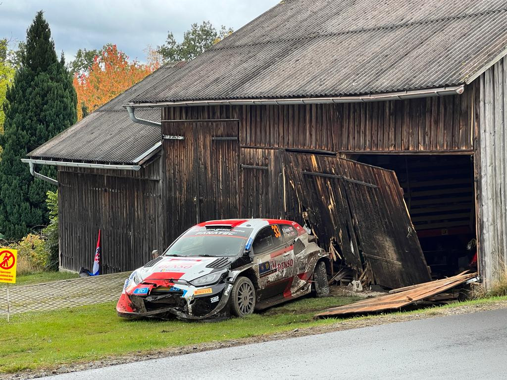 WRC. Vištidėje prisiparkavęs E. Evansas praranda šansus kovoti dėl titulo