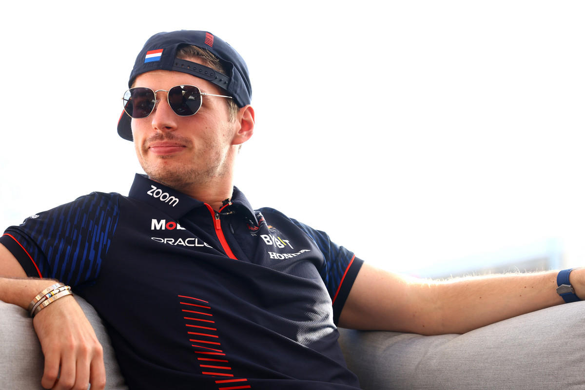 Kaip M. Verstappenui ir G. Russellui sekėsi laikyti vairuotojo egzaminą?