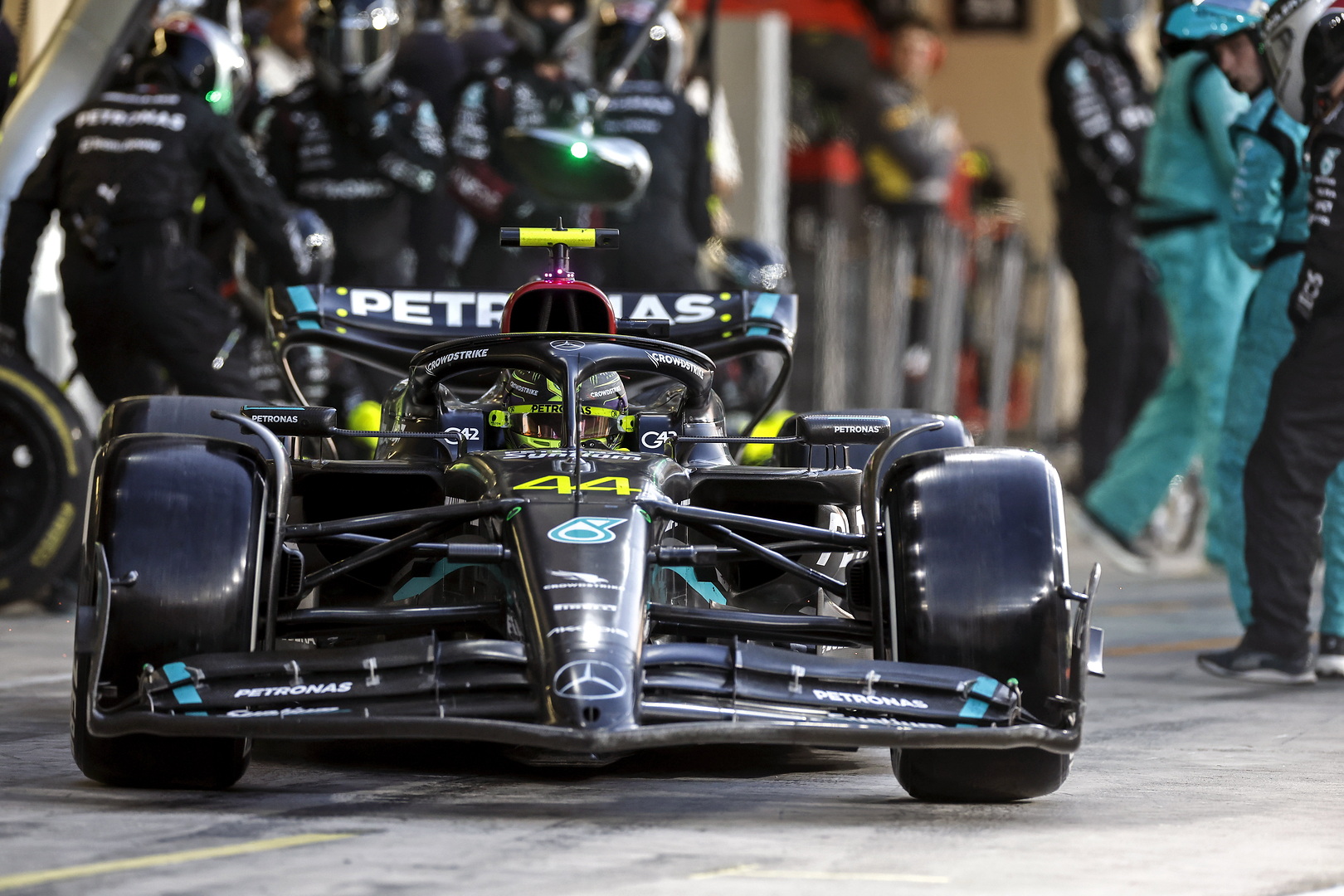 L. Hamiltonas grįžo už „Mercedes“ vairo