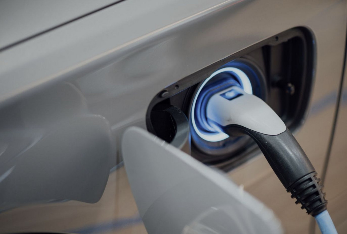 Lengvųjų keleivinių automobilių parke yra daugiau nei 30 000 elektromobilių.