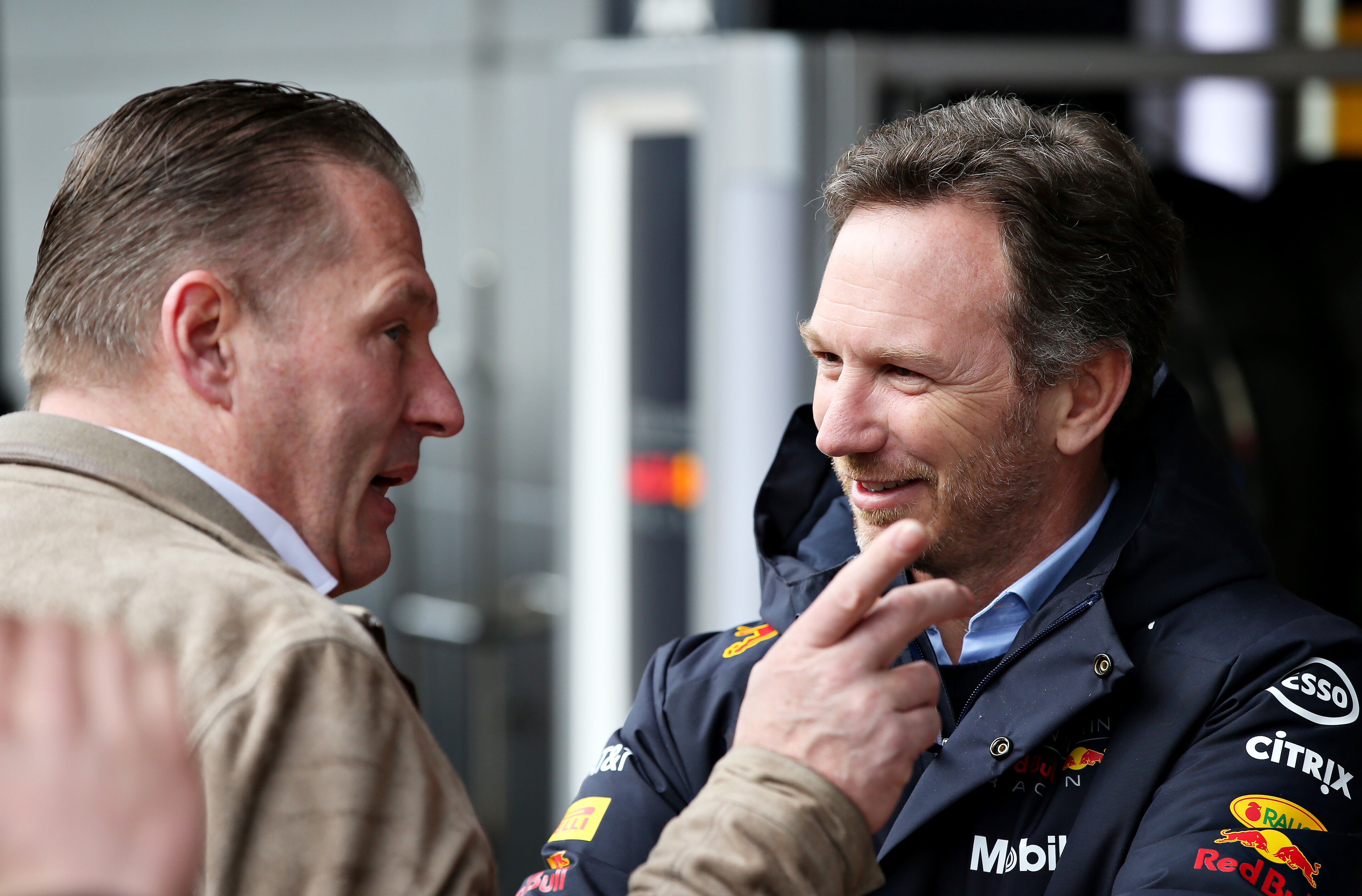 „Red Bull“ komandos viduje – pakrikę Joso Verstappeno ir C. Hornerio santykiai?