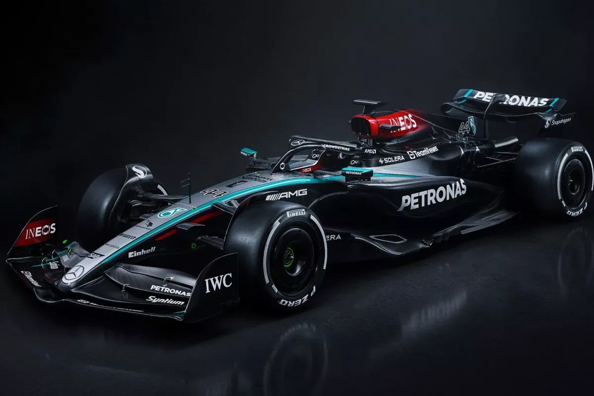 T. Wolffas ir P. Symondsas įvertino „Mercedes“ priekinį sparną
