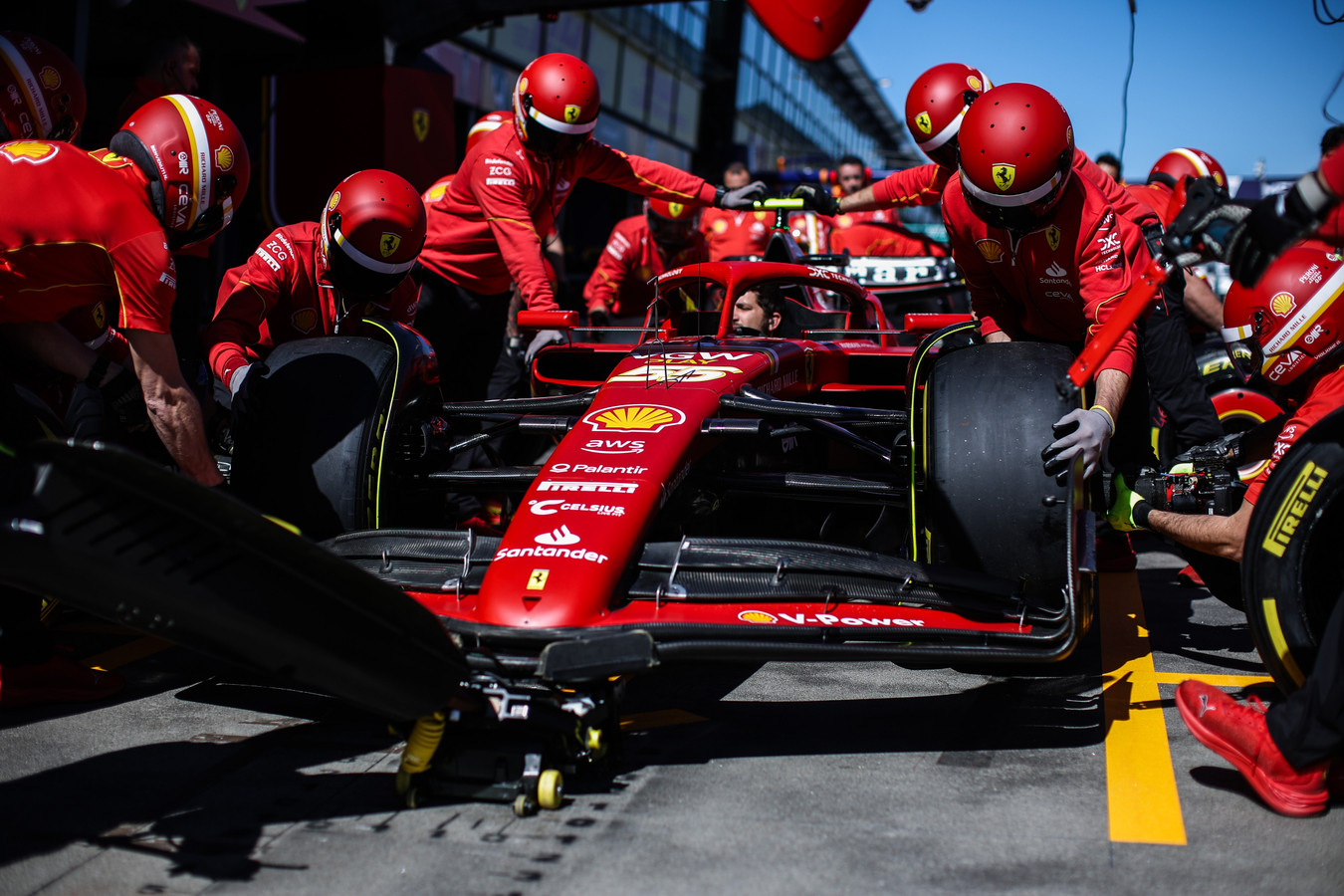 S. Perezą kritikavęs R. Arnaux: „Ferrari“ gali tapti čempione