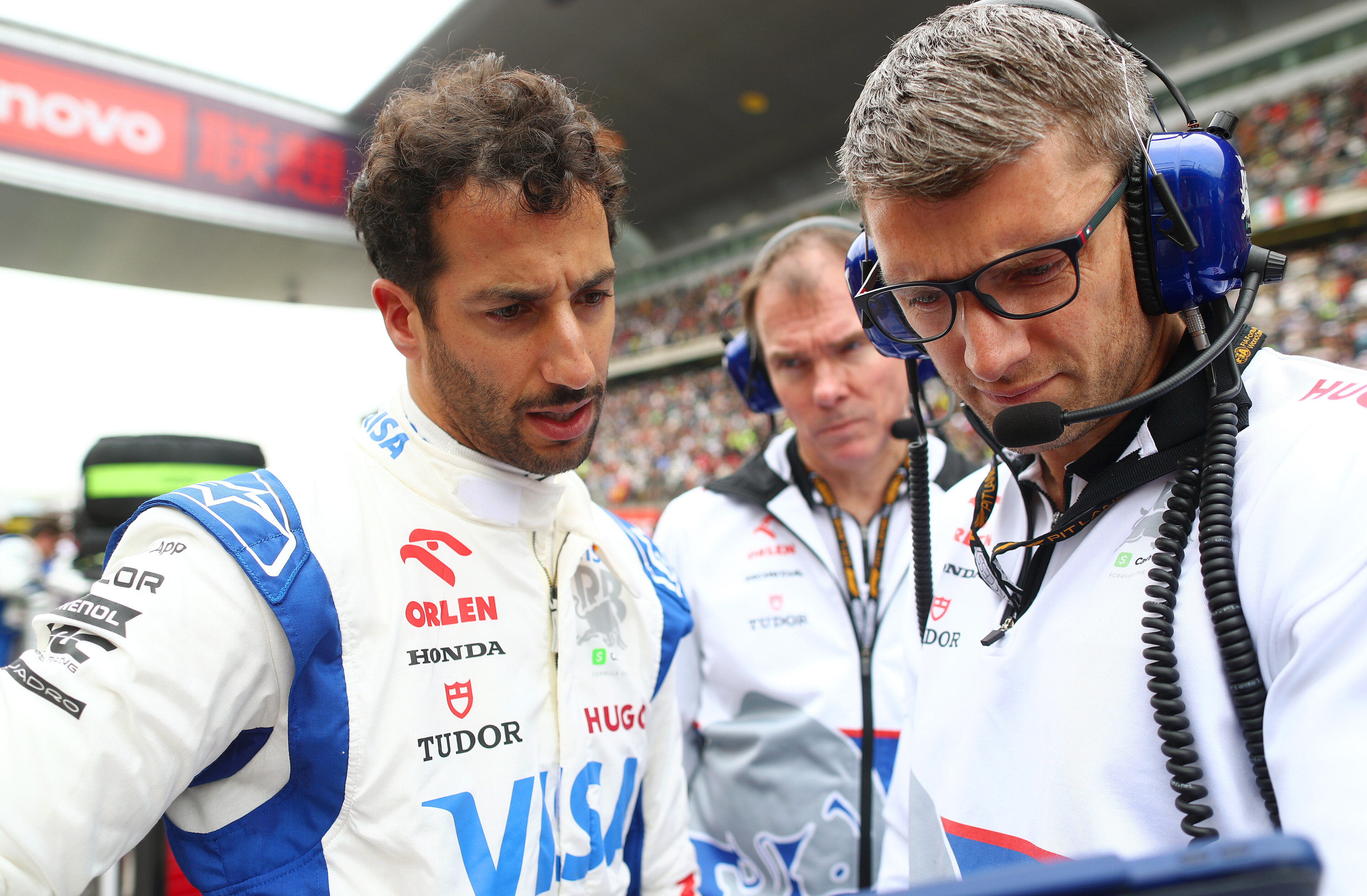 Už taisyklių nesilaikymą D. Ricciardo gavo pozicijų baudą kitoms lenktynėms