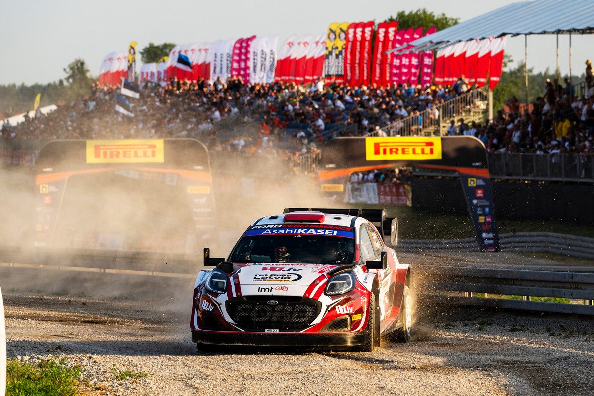 WRC. Lenkijos ralyje – labai konkurencingas latvis M. Sesks bei Tanako nelaimė