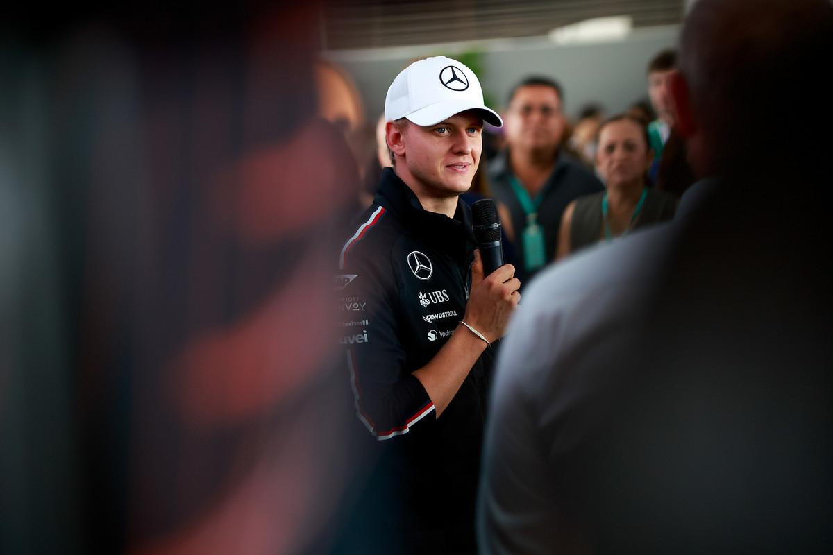 M. Schumacheris nesureikšmina tėvo ir dėdės kritikos „IndyCar“