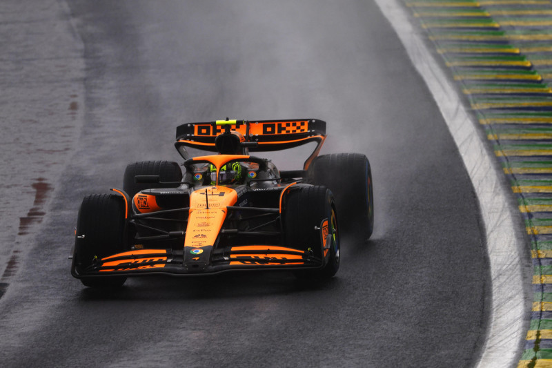 Lietingoje San Paulo GP kvalifikacijoje – penkios avarijos, Verstappeno nesėkmė ir Norriso pergalė