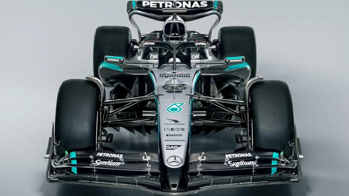 „Mercedes“ pristatė savo naująjį bolidą