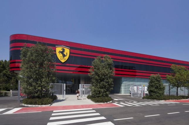 „Ferrari“ galvoja įsteigti bazę Didžiojoje Britanijoje
