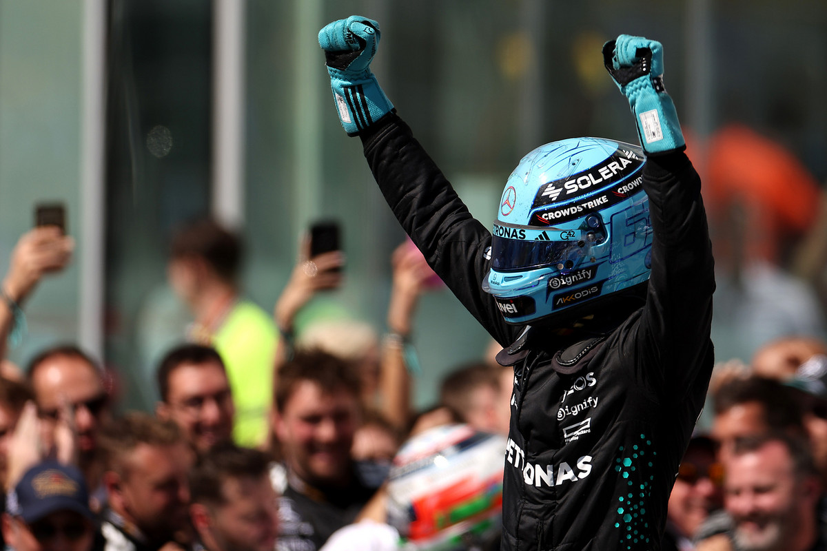 J. Buttonas: Russello keitimas Verstappenu yra keistas