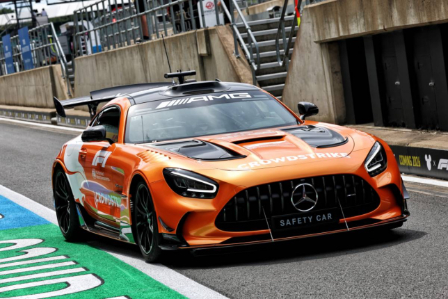 Oranžinis saugos automobilis – duoklė istorijai