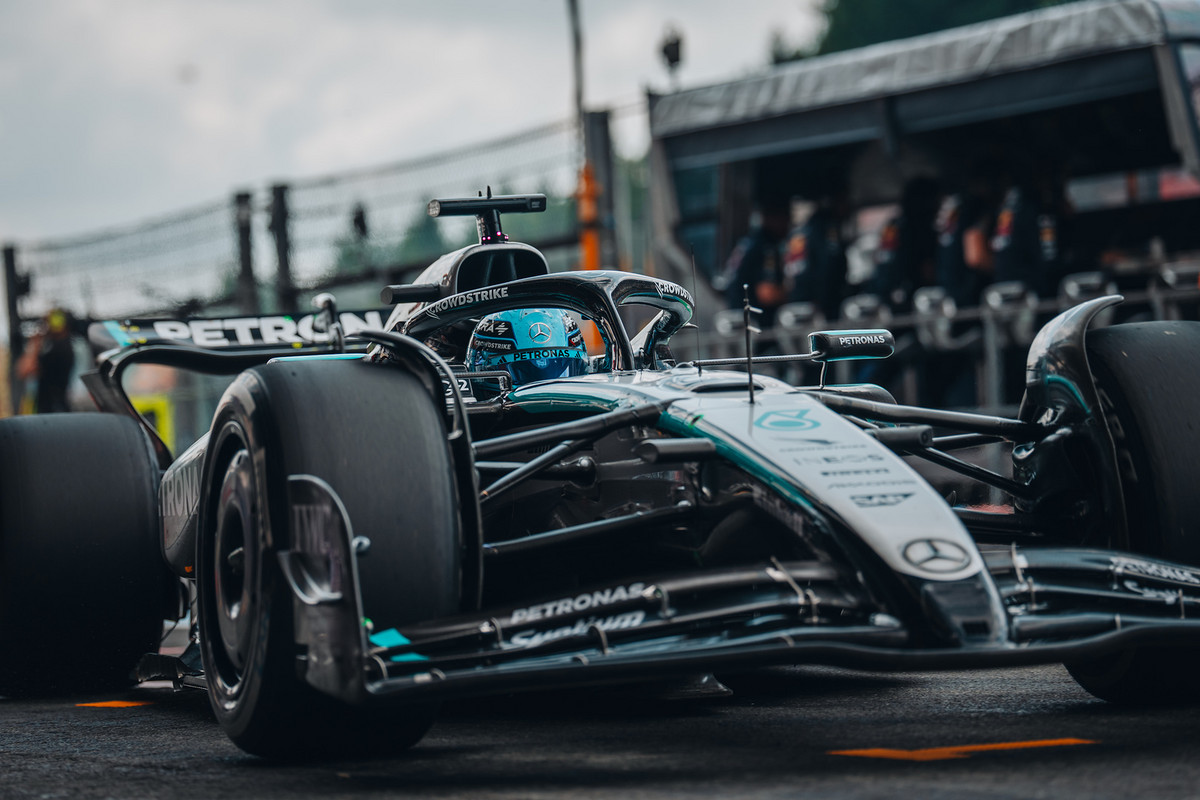 G. Russellas atskleidė, kad „Mercedes“ automobilis buvo pažeistas