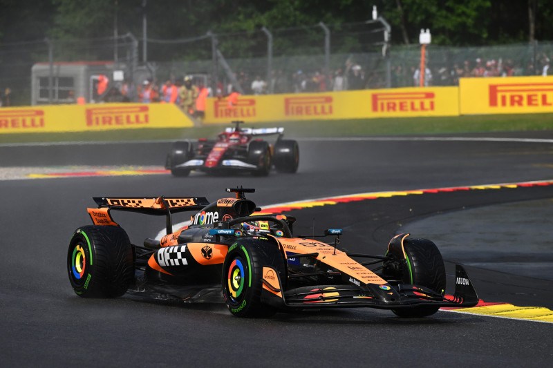 „McLaren“ krypties nekeičia: supranta rizika, bet leis abiems vairuotojams kovoti dėl titulo