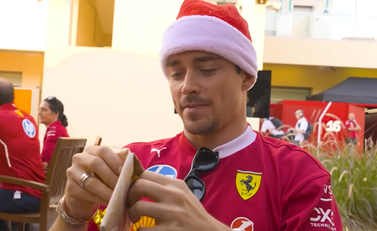 F-1 vairuotojai apsikeitė kalėdinėmis dovanomis žaisdami „Secret Santa“