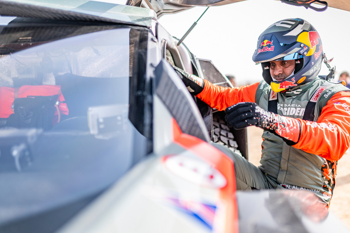 Pirmą poziciją automobilių klasėje išlaiko N. Al-Attiyah