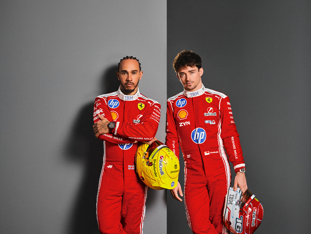 „Ferrari“ pristatė naujo sezono aprangas