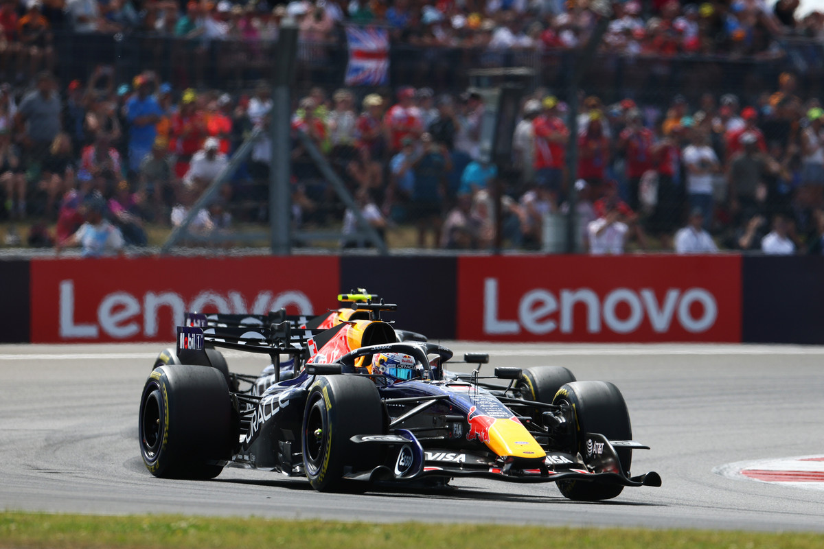 FIA pradėjo tyrimą dėl „Ferrari“ ir „Red Bull“ galinių sparnų