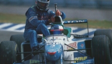 J.Alesi nesiskiria su F-1
