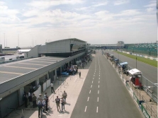 Silverstone'ui vėl grasinama