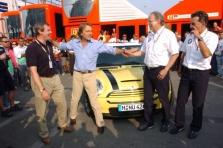 BMW dovana „Ferrari“ atstovams