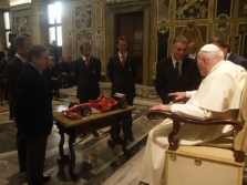 „Ferrari“ ekipa apsilankė pas popiežių