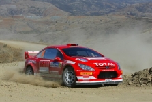 <span style="background:#000000; color:white; padding: 0 2px">WRC</span> Meksika: apšilimas
