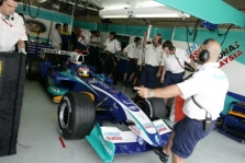 „Sauber“ svarsto galimybę naudoti trečią bolidą