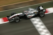 Ar bėgs nuogas žurnalistas Silverstone?