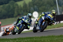 <span style="background:#d5002c; color:white; padding: 0 2px">MotoGP</span> Eilinė V.Rossi pergalė