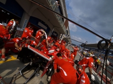„Ferrari“ sukūrė naujas ratų veržles
