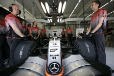 „Mercedes“ patenkinti V8 variklio bandymais