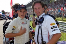 Mirė NASCAR čempionas K. Buschas