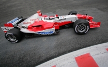 „Toyota“ naudos „Bridgestone“ padangas?