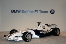 „BMW-Sauber“ nenumatytai baigė bandymus
