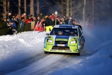 <span style="background:#000000; color:white; padding: 0 2px">WRC</span> Švedijos ralyje pirmauja M.Gronholmas