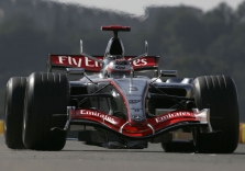 „Emirates Airlines“ sudarė sutartį su „McLaren“