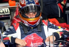 V.Liuzzi pyksta ant J.Villeneuve‘o