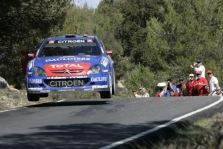 <span style="background:#000000; color:white; padding: 0 2px">WRC</span> Korsikoje pirmauja S.Loebas