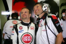 R.Barrichello teigia padaręs pažangą